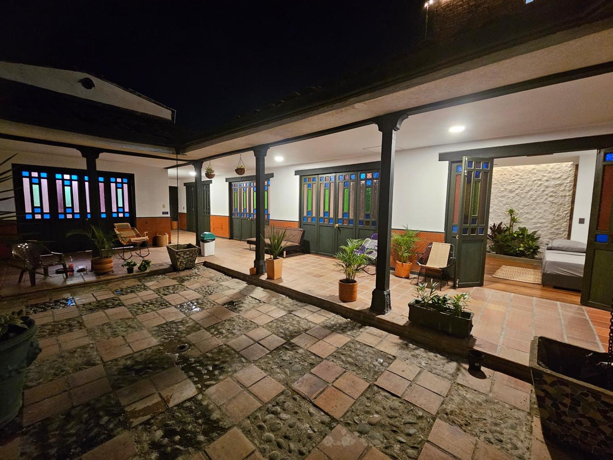 Casa Alba Hotel Кали Екстериор снимка