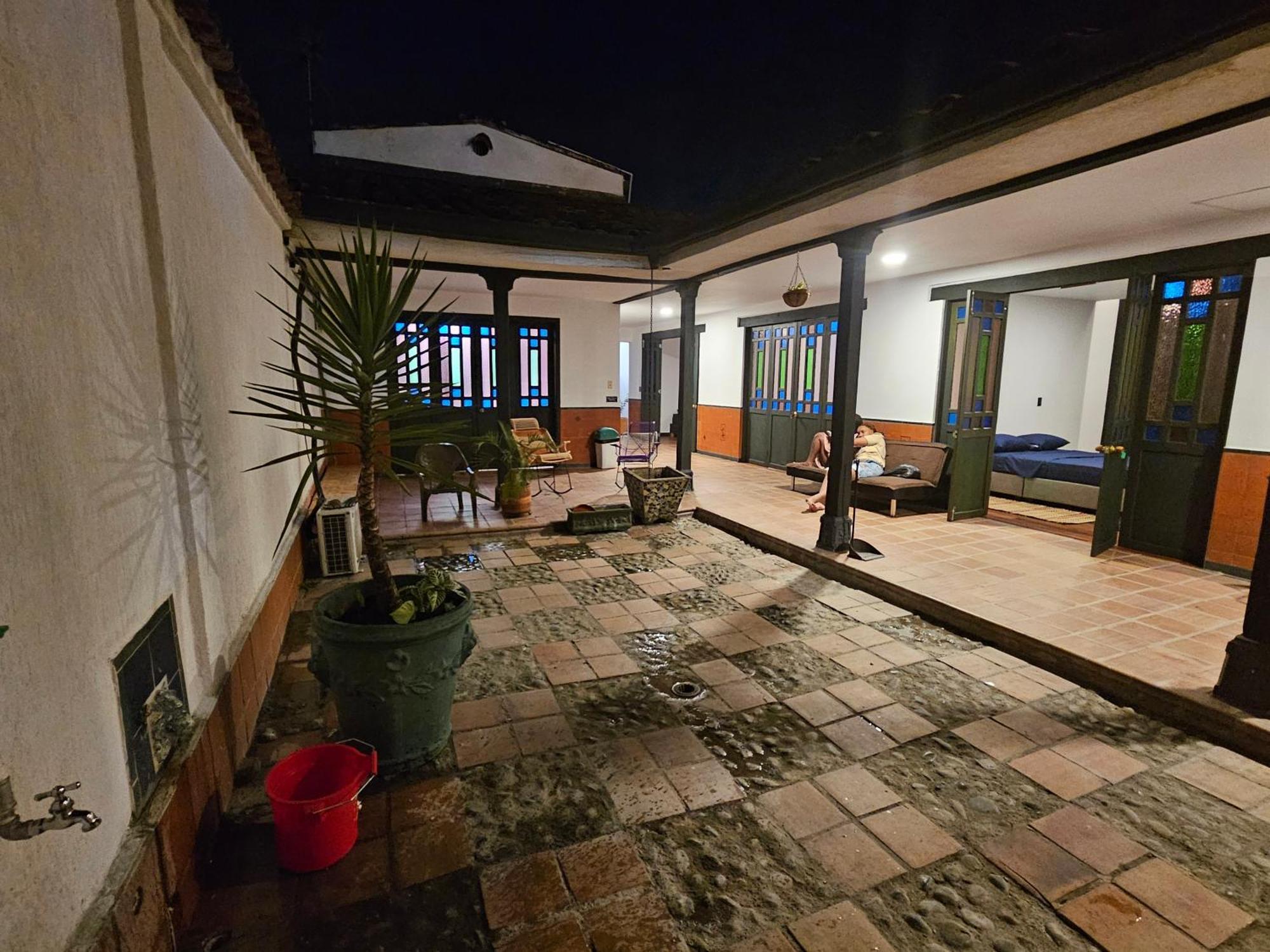 Casa Alba Hotel Кали Екстериор снимка